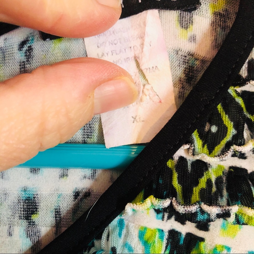 Women’s Carole Little Tank Top with Ruffles. - Picture 4 of 5